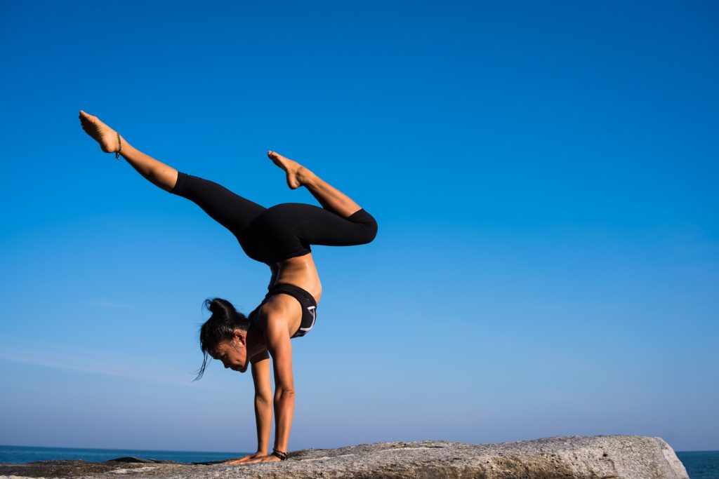 quel yoga choisir, yoga, ashtanga, hatha, bikram, vinyasa, détente, bien etre, sport, méditation, concentration, holissence